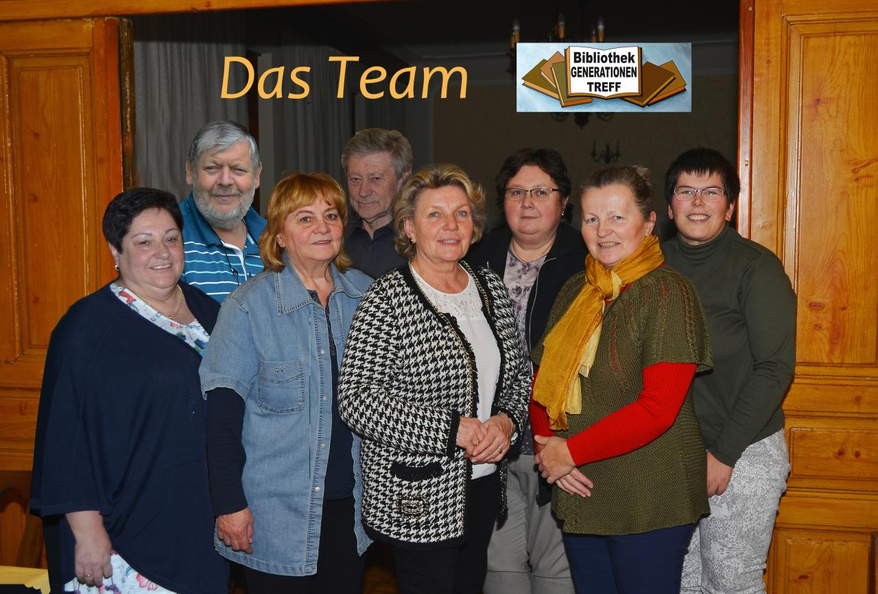 Teammitglieder stehend