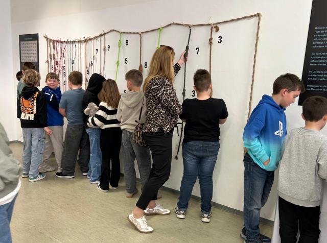 Ausflug der Volksschule nach Wien zur Ausstellung 200 Jahre Blindenschrift am 9.4.2026