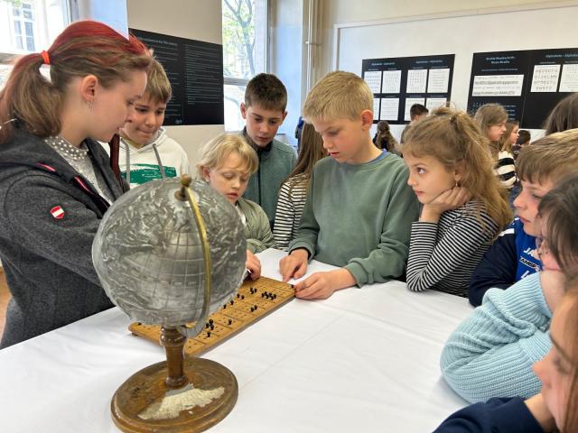 Ausflug der Volksschule nach Wien zur Ausstellung 200 Jahre Blindenschrift am 9.4.2026