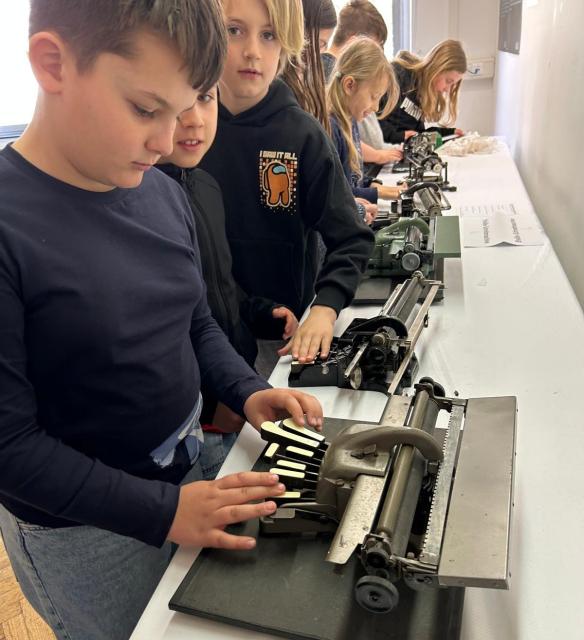Ausflug der Volksschule nach Wien zur Ausstellung 200 Jahre Blindenschrift am 9.4.2026